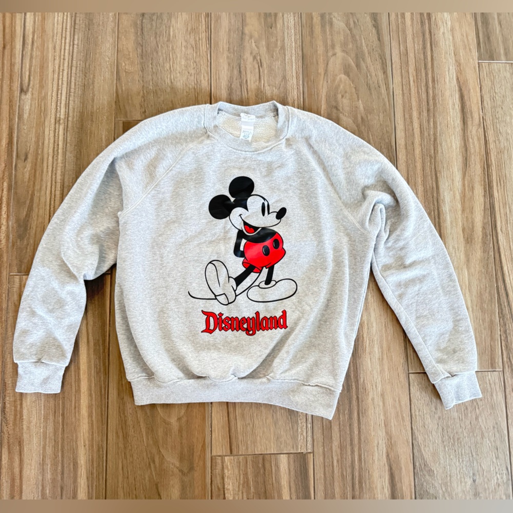 Disney Mickey Mouse Disneyland Light Gray Mickey Mouse Sweatshirt. Men’s Size Lg